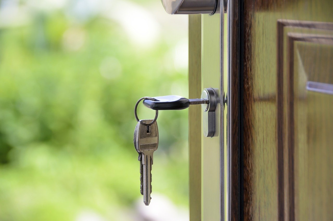Złamany klucz w drzwiach – jak poradzić sobie z problemem?