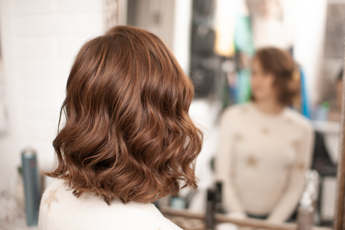 Piękne refleksy na włosach — jak je zrobić?